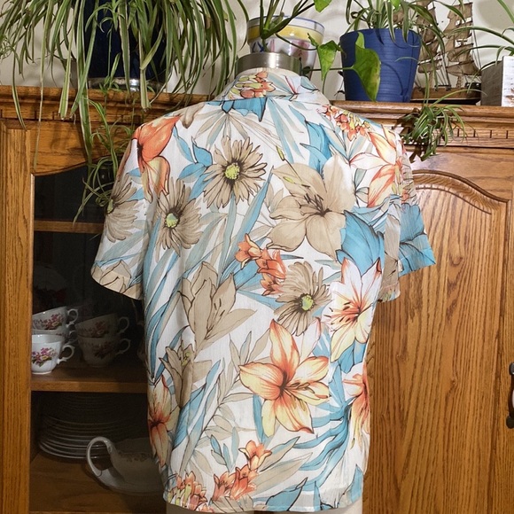 Alfred Dunner short sleeve lined floral button up blouse, Size 10, beige & blue - Picture 3 of 17